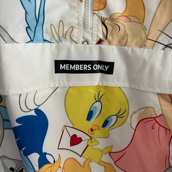 #25❤️ Brand new with tags Members only Looney tunes windbreaker - Picture 3 of 12